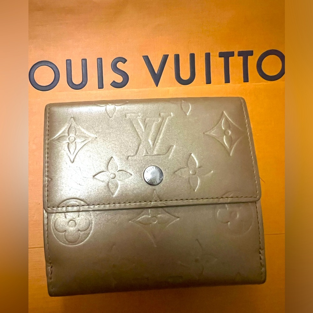 Louis Vuitton gold vernis mat compact wallet 🔥🔥 - Picture 2 of 7